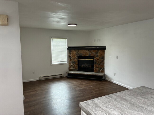 Building Photo - 1150 Tomasula Dr