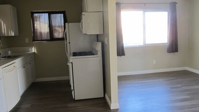 Building Photo - 1354 Iris