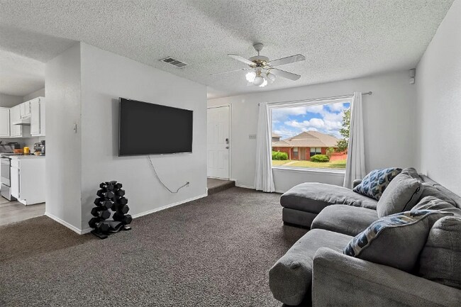 Photo - 12714 Hilltop Dr House