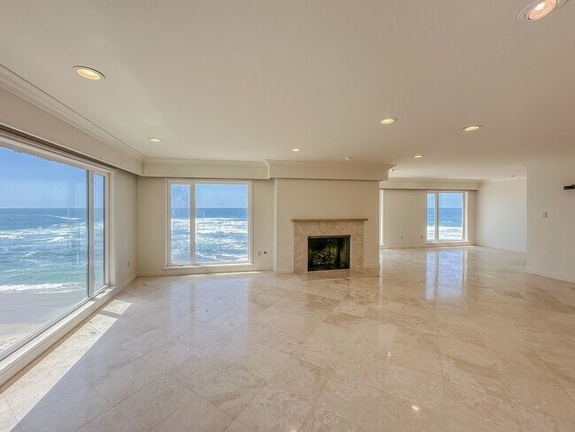Foto del edificio - 220 Coast S Blvd