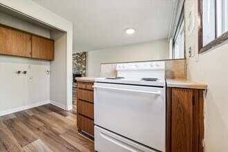 Building Photo - 5847-5855-5855 SE Holgate Blvd