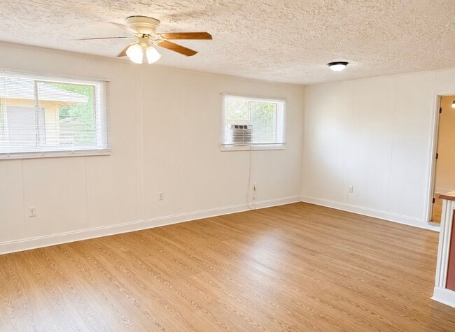 Building Photo - 5526 Stonewall St