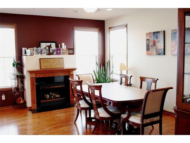 Building Photo - 15568 Lilac Dr