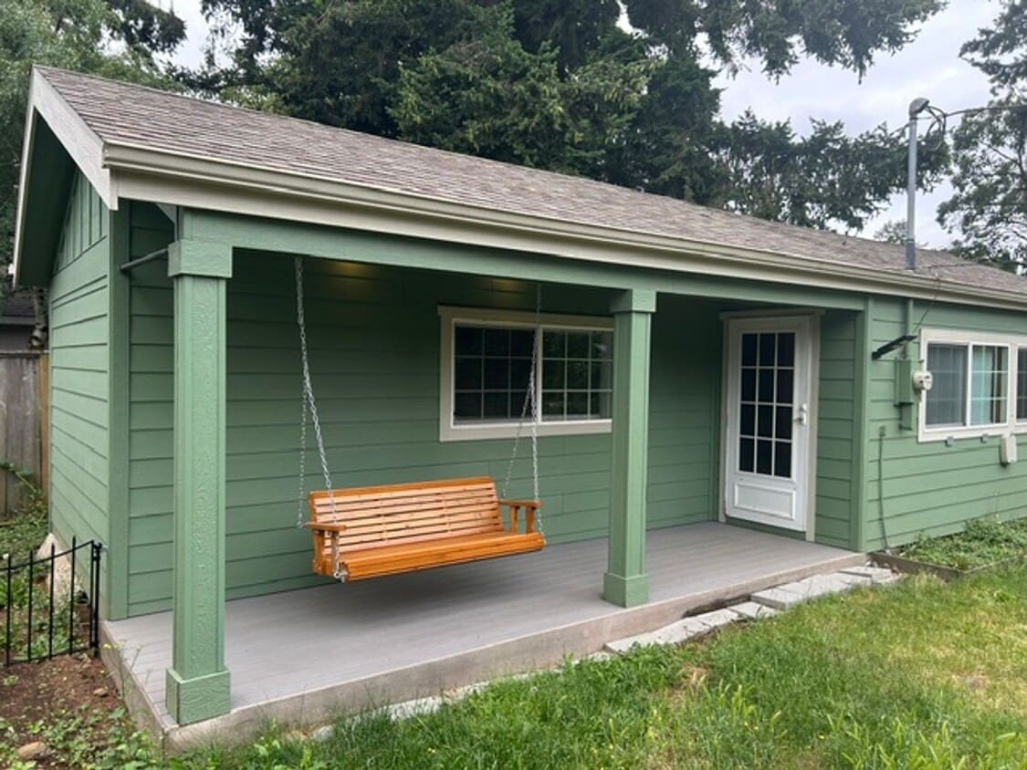 SE Portland: Charming 1-bedroom, 1-bath cottage near Woodstock Blvd - SE Portland: Charming 1-bedroom, 1-bath cottage near Woodstock Blvd