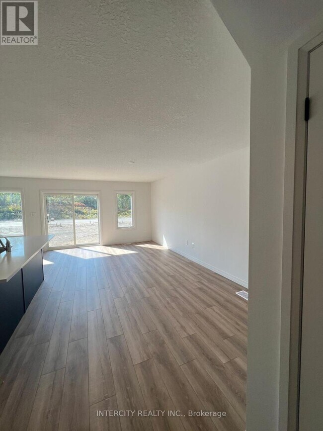 Building Photo - 81 Queensbrook Cres