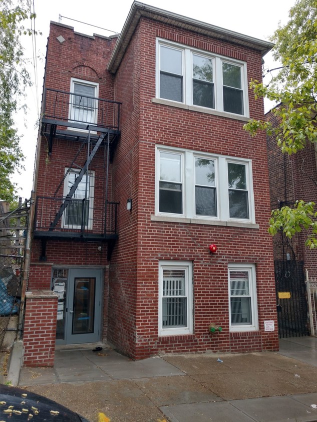 Primary Photo - 644 Barretto St