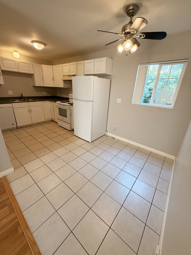 Building Photo - 2 Bed 1.5 Bath Townhome in Colusa Terrace ...