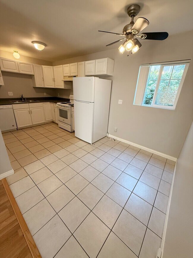 Foto del edificio - 2 Bed 1.5 Bath Townhome in Colusa Terrace ...