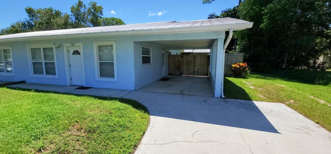 Building Photo - 728 SW 36th Terrace