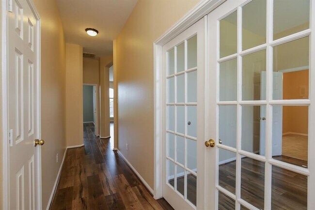 Foto del edificio - 8734 Heron Nest Dr