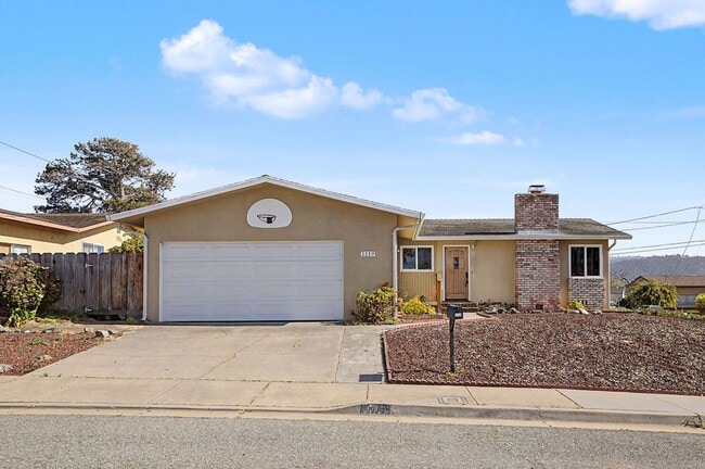 Building Photo - Rare 3 Bed, 2 Bath Home in Upper Seaside Cul-de-Sac with Spacious Yard