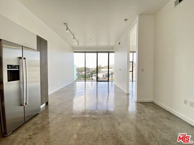 Building Photo - 1115 Sunset Blvd