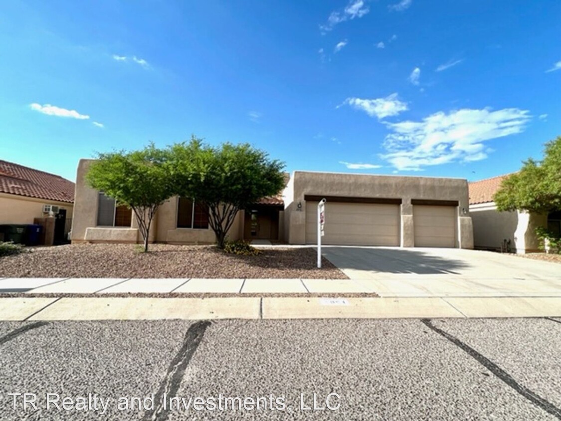 Primary Photo - 4 br, 2.5 bath House - 7951 E. Calle Villa...