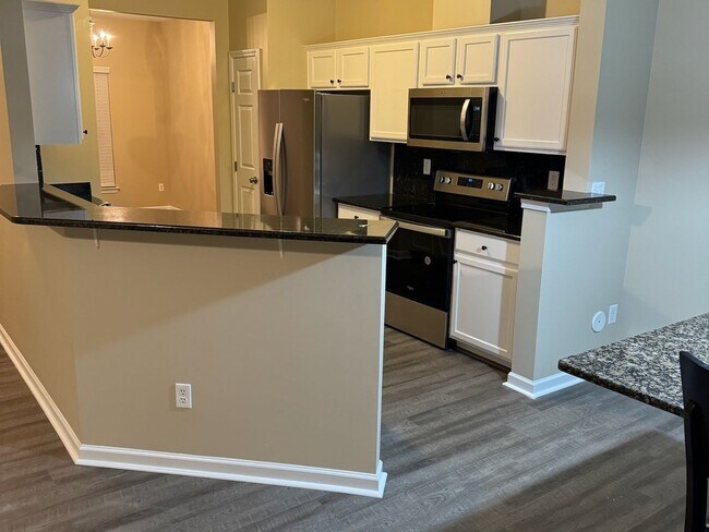 Foto del edificio - 3 Bedroom Townhome in Charlotte