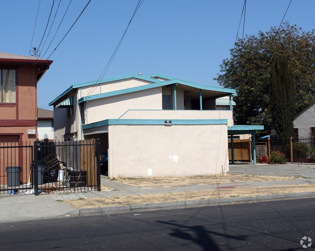 Building Photo - 1327 Coalinga Ave