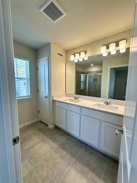 Building Photo - 2502 Winsome Wy