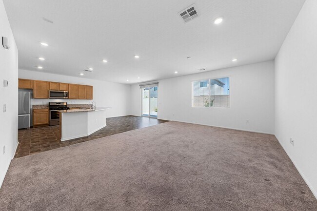 Foto del edificio - Modern 3-Bedroom + Loft Near VA Hospital