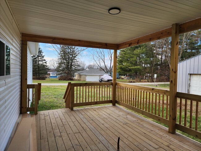 Large covered back porch - 5170 Fairfield Beach Rd NE