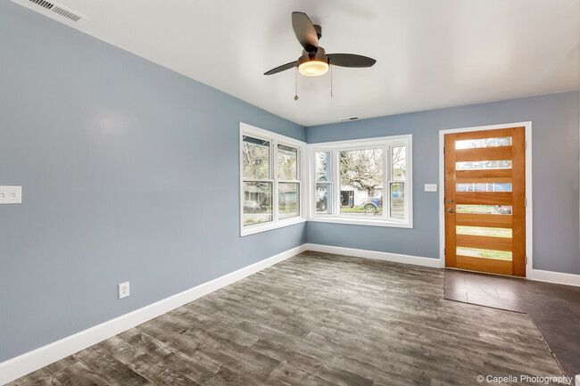 Building Photo - 10123 N Polk Ave