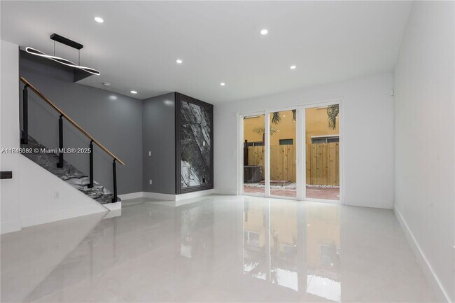 Foto del edificio - 939 NE 42nd Ter