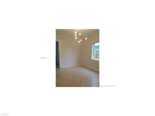 Foto del edificio - 1474 NE 183rd St