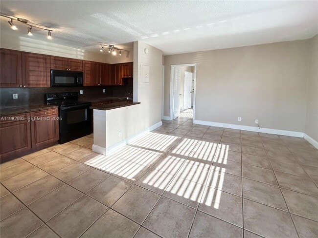 Foto del edificio - 715 NE 6th St