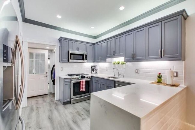 Building Photo - 3 bedroom in Waltham MA 01776