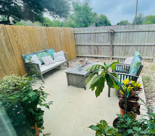 Private yard - patio area - 4802 W Wind Trl