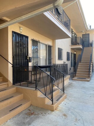 Foto del edificio - 1435 S Hayworth Ave