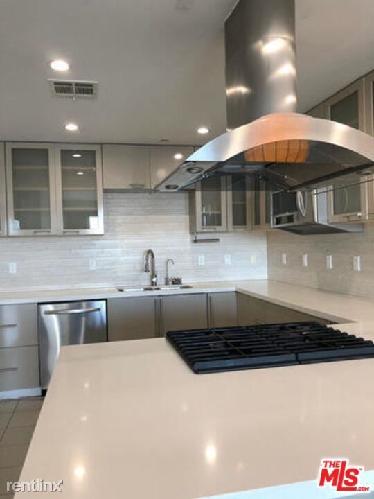 Foto del edificio - 201 N Manhattan Pl