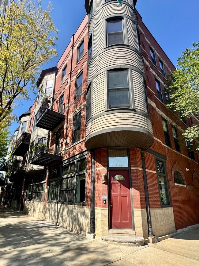 Building Photo - 1502 W Ohio St