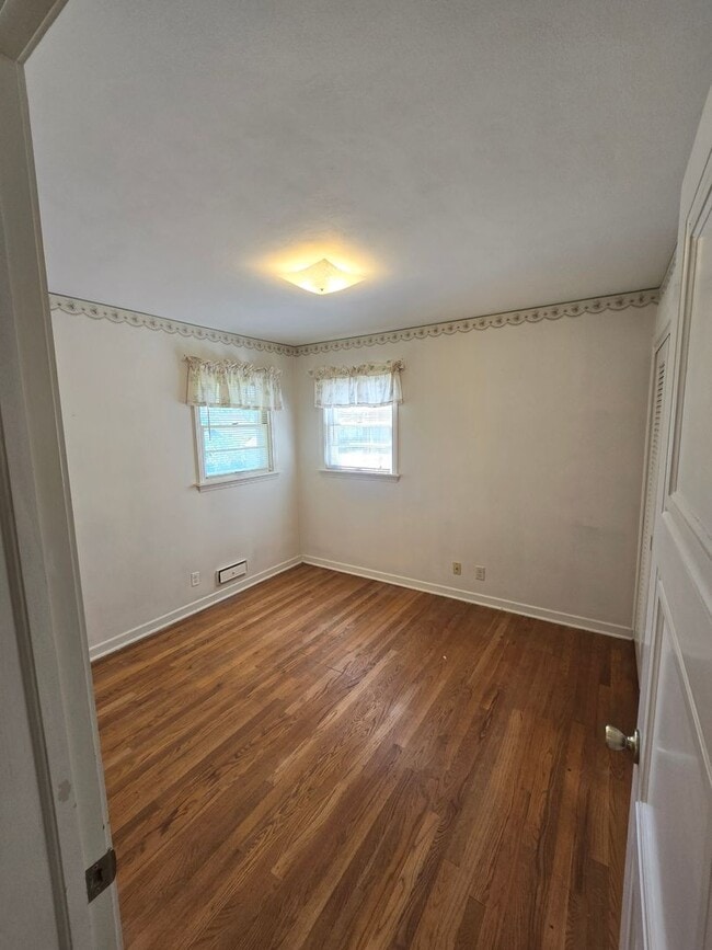Building Photo - Great home in a great neighborhood