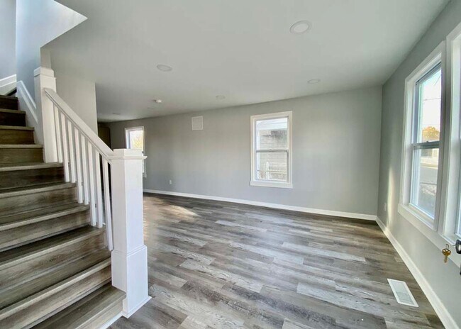 Foto del edificio - 2-Bedroom, 1 Bath Single Family for Rent in Middletown , OH|  Modern Kitchen