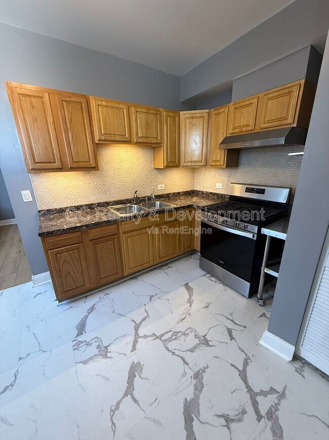 Foto del edificio - 3302 W Fulton Blvd