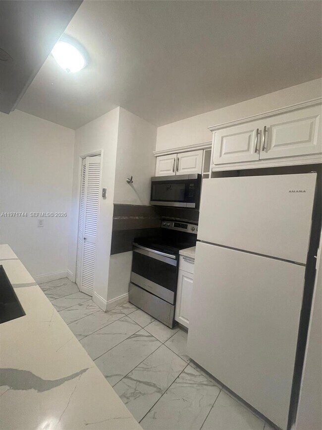 Foto del edificio - 121 NE 169th Terrace