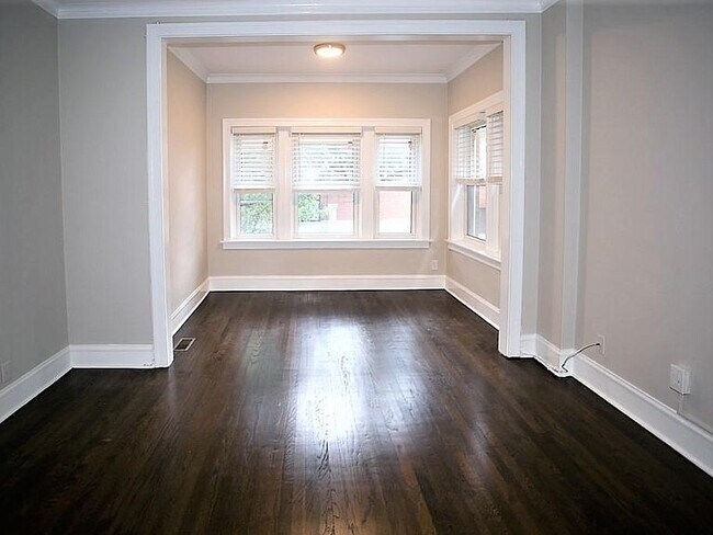 Building Photo - 1606 W Berwyn Ave