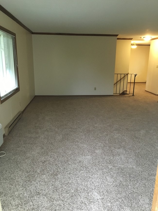 Spacious Living room - 4670 S Woodland Dr