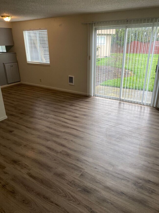 Foto del edificio - (905) Draper Arms Apartments - 2 Bedroom / 1 Bathroom (UPDATED)