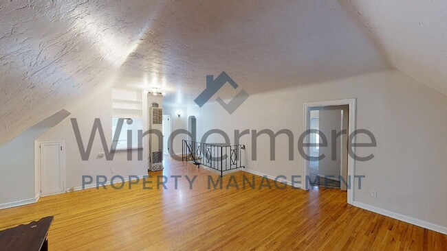 Building Photo - Alder601
