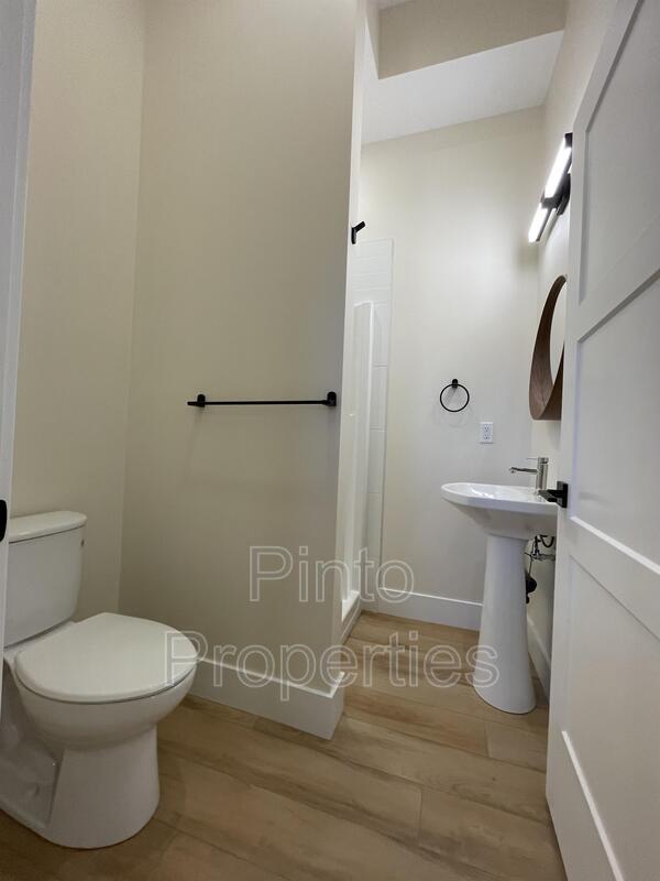 Photo du bâtiment - 8717-8110 110 St NW