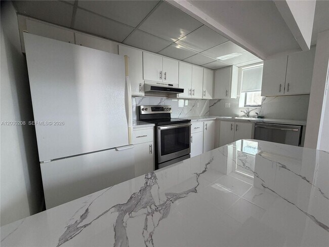 Foto del edificio - 20200 W Country Club Dr