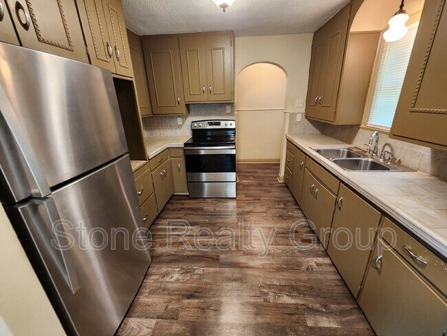 Building Photo - 2811 Harrison Avenue