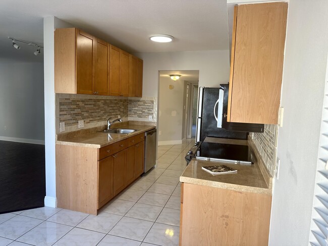 Building Photo - 225 S Tropical Trail
