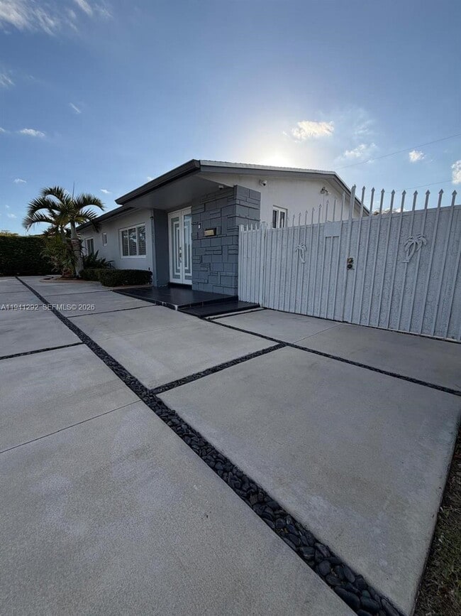 Foto del edificio - 3030 SW 96th Ave