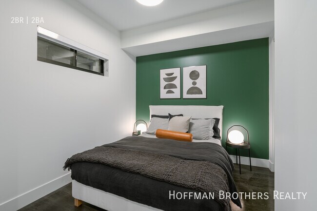 Building Photo - 200 N Toluca St