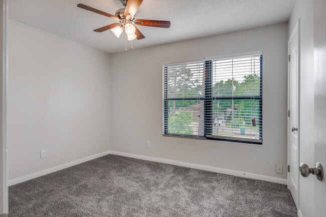 Building Photo - 3260 Cypress Ln