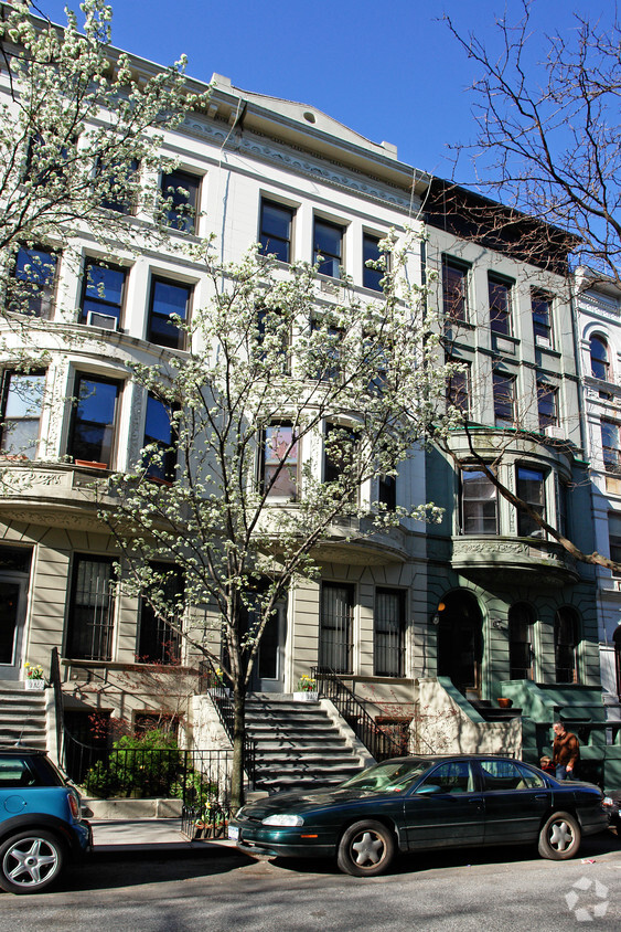 Building Photo - 134 West 80th Street (j3)