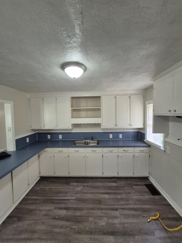 Foto del edificio - 3251 Meadow Ln