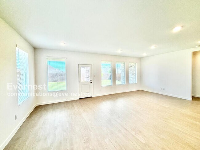 Foto del edificio - 1353 Rockwell Dr