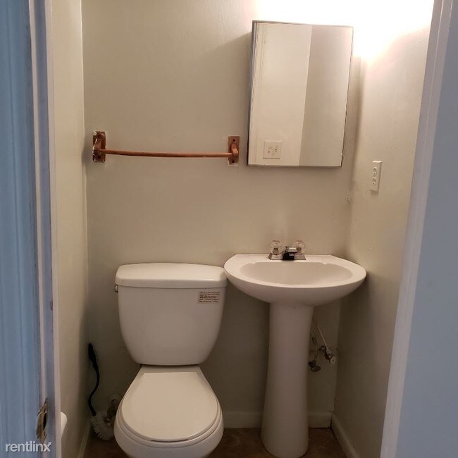 Building Photo - 3 br, 1.5 bath Apartment - 801 B Ave